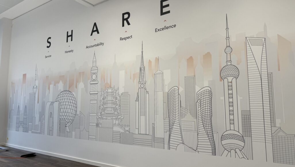 Mit dem Vertikaldrucker wurde diese Silhouette auf 6,5 Meter Länge gedruckt