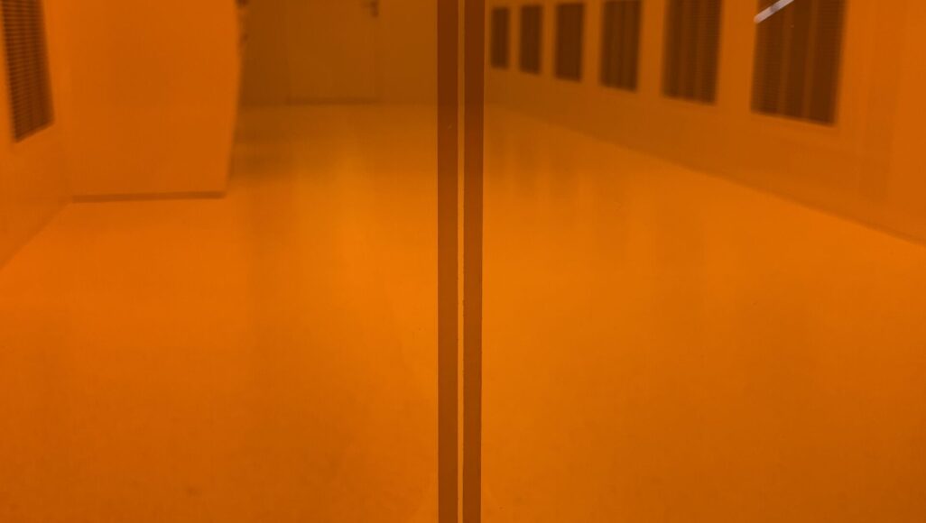 Das 10mm-Nahtband an einem Folienstoß