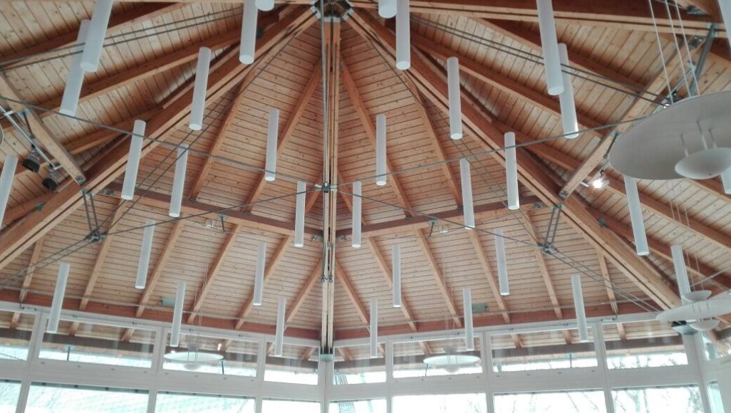 Vertikal installierte Zylinder, im Format 1200 x 150 mm